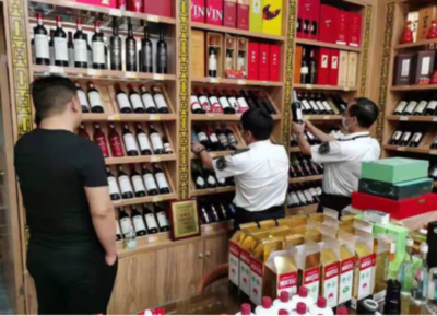 市市場監管局龍華局開展“九號查酒”專項執法行動，規范酒類經營秩序